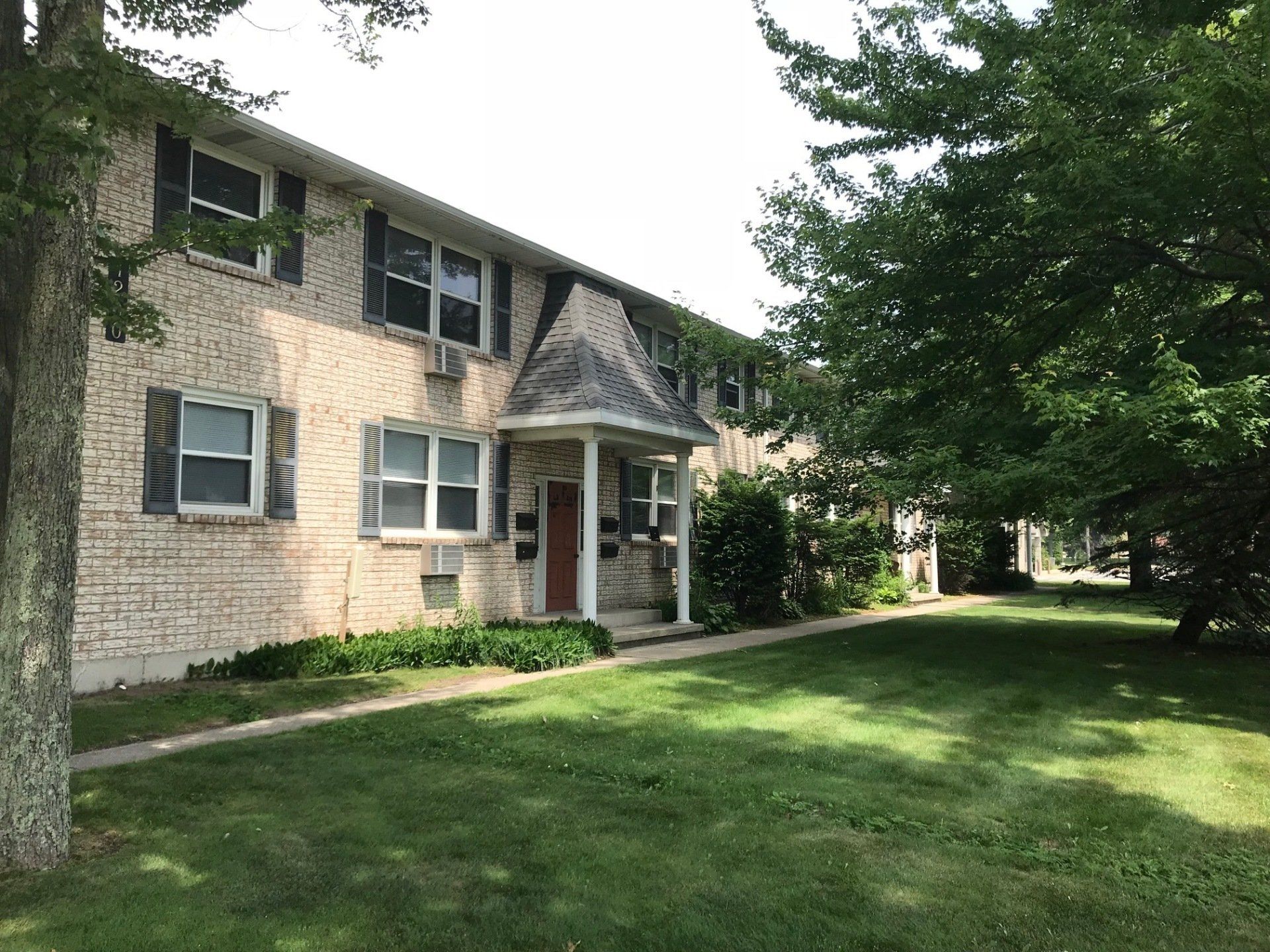 An exterior view of North Aire Apartments