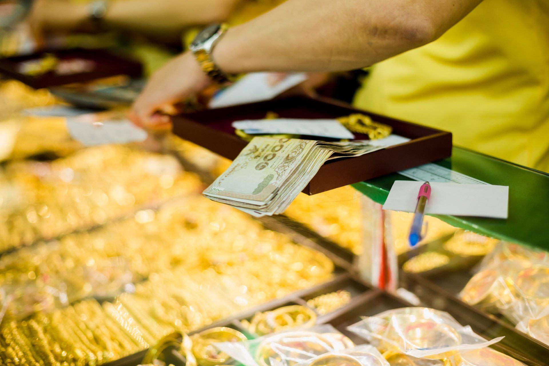 Dollar Bills And Golds In Shop — Davie, FL — 2 J’s Pawn & Gun