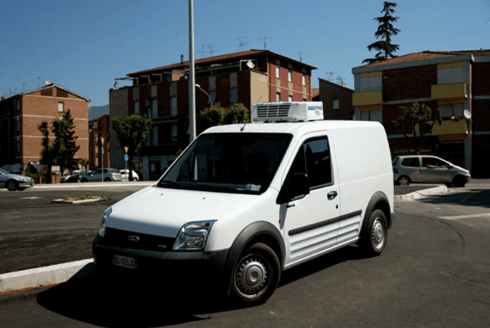 Un furgone bianco