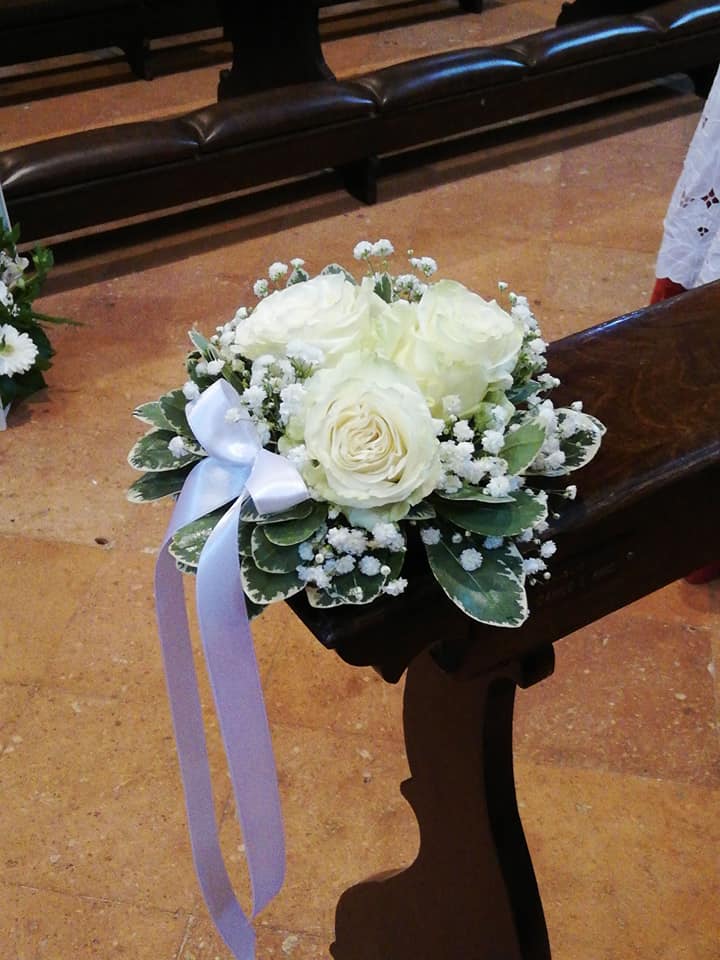 addobbo floreale in chiesa