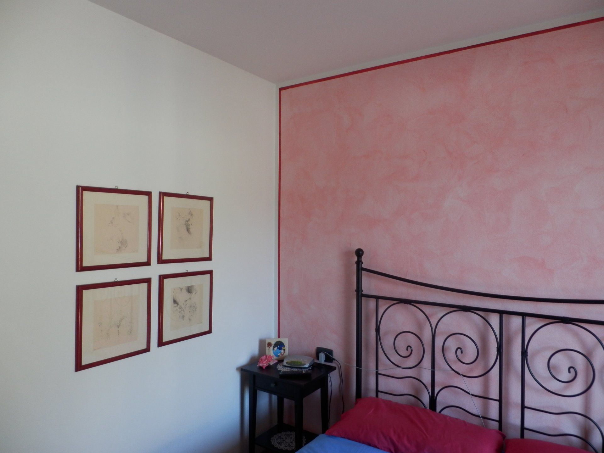 tinteggiatura di rosa di una camera
