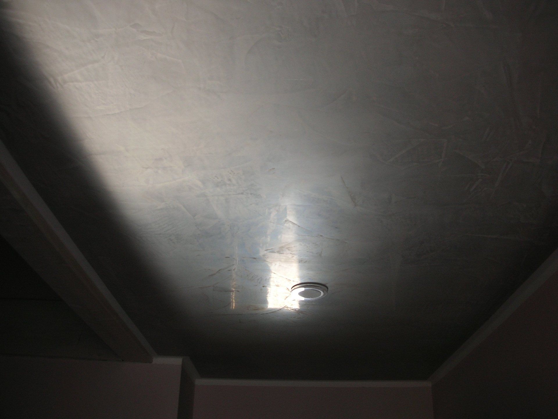 soffitto riverniciato perfettamente