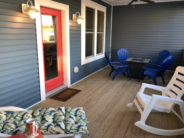 Mom's Beach House, porch