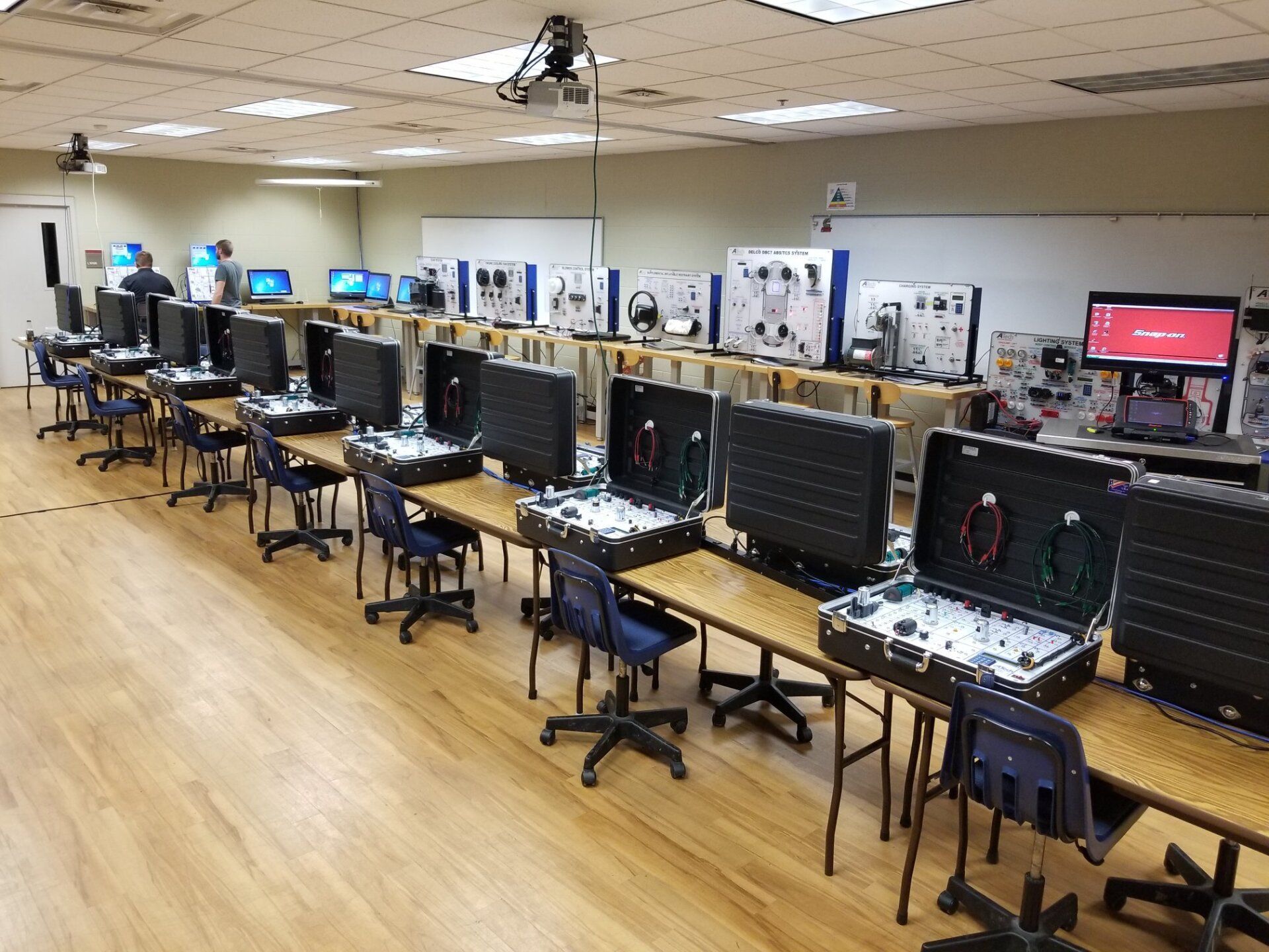 A large room filled with lots of computers and chairs