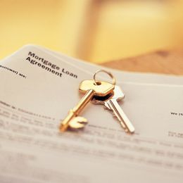 house keys on top of mortgage loan agreement