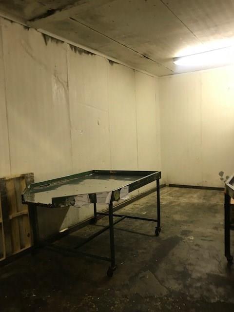 An empty room with a table in the middle of it