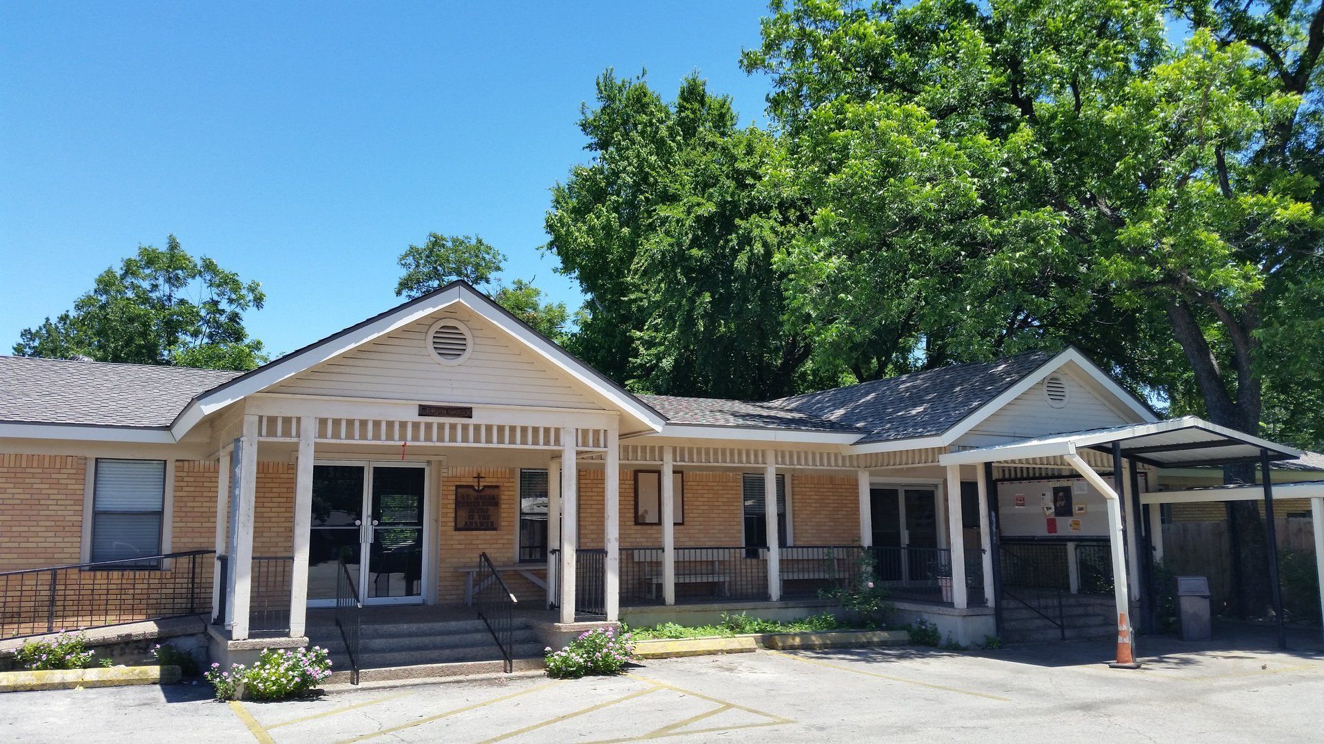 GAF Timberline Ultra - Color is Weatherwood by Austin Roofing and Construction