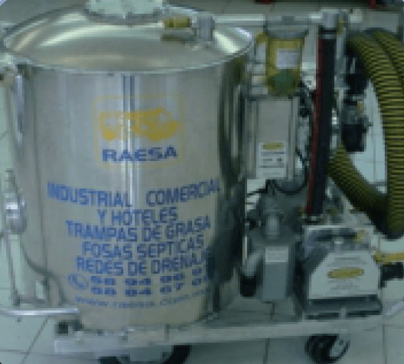 Equipo RAESA limpieza industrial cisternas y trampas de grasa en CDMX