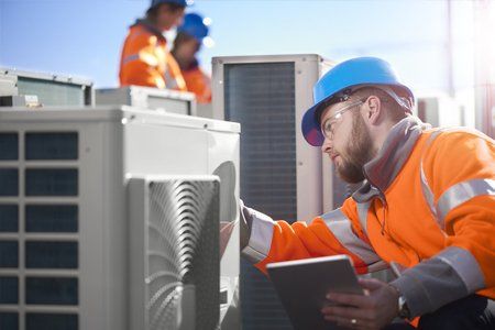 Qualified technician to repairs a AC