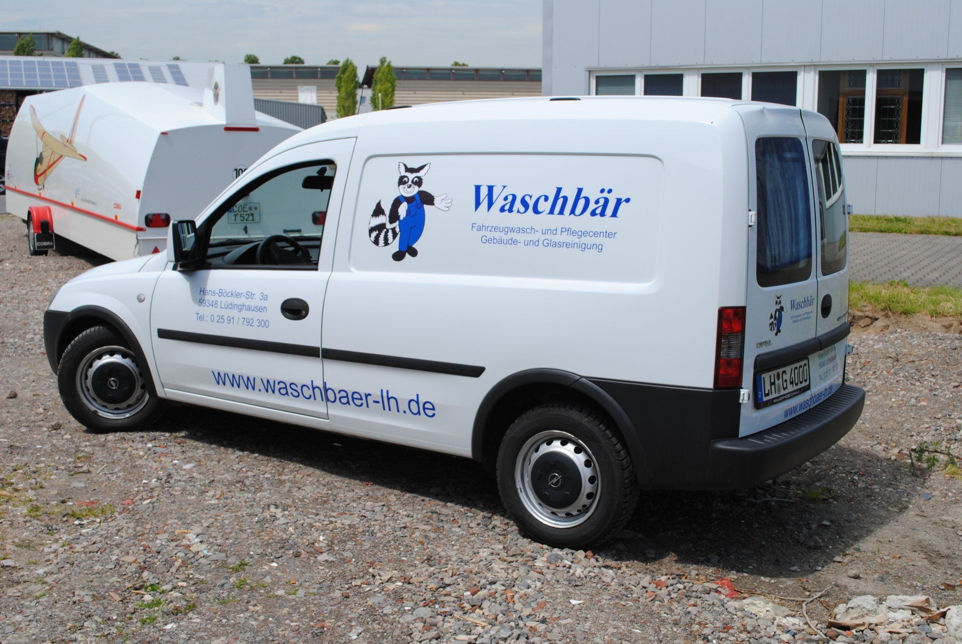 A white van with the word waschbär on the side
