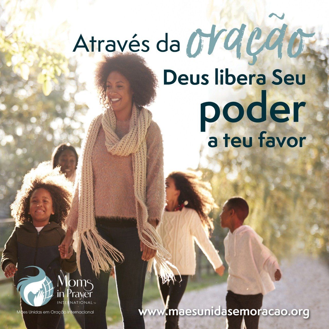 A poster that says atraves da oracao deus libera seu poder a teu favor