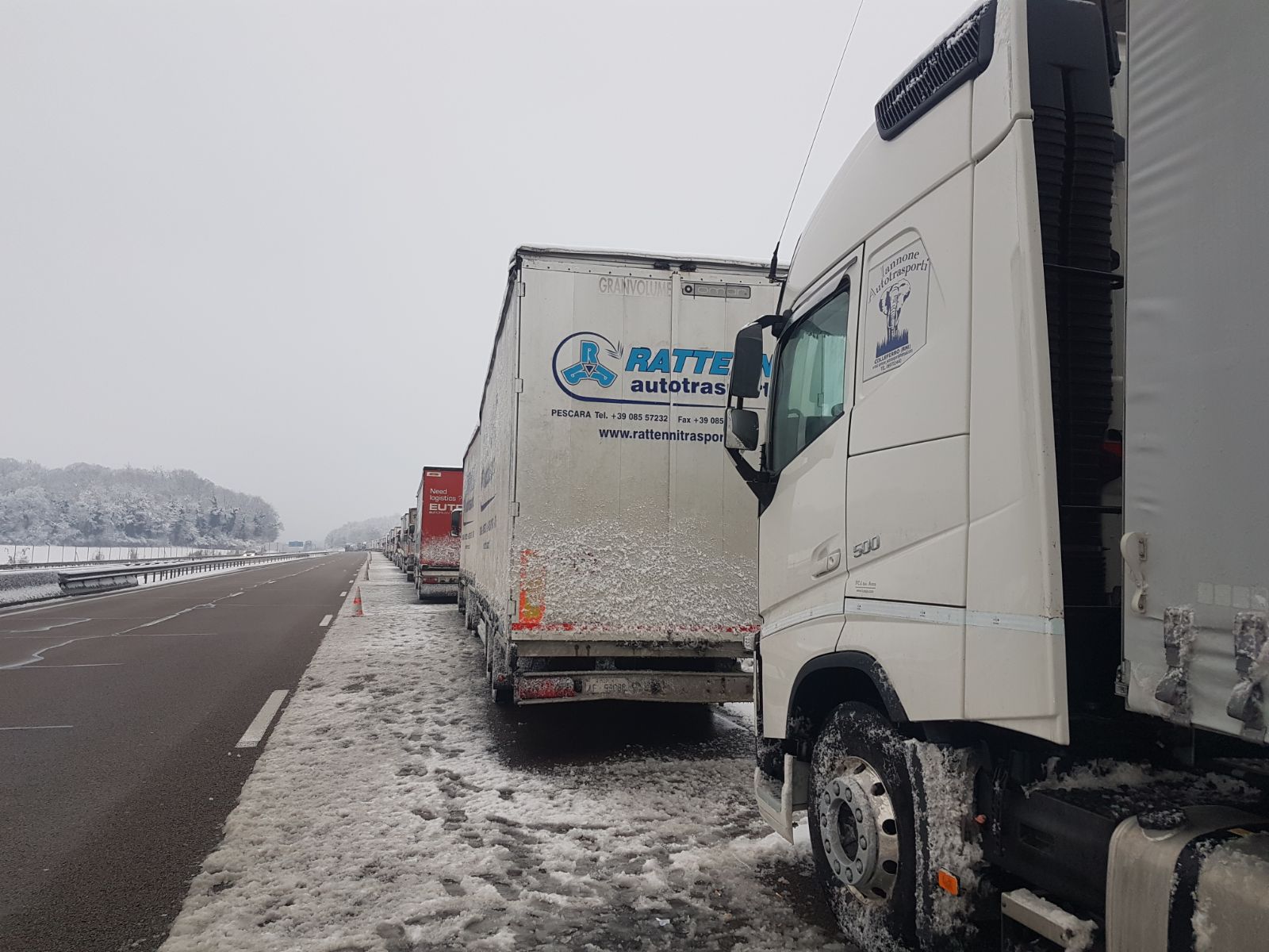 Camion per trasporti per aziende