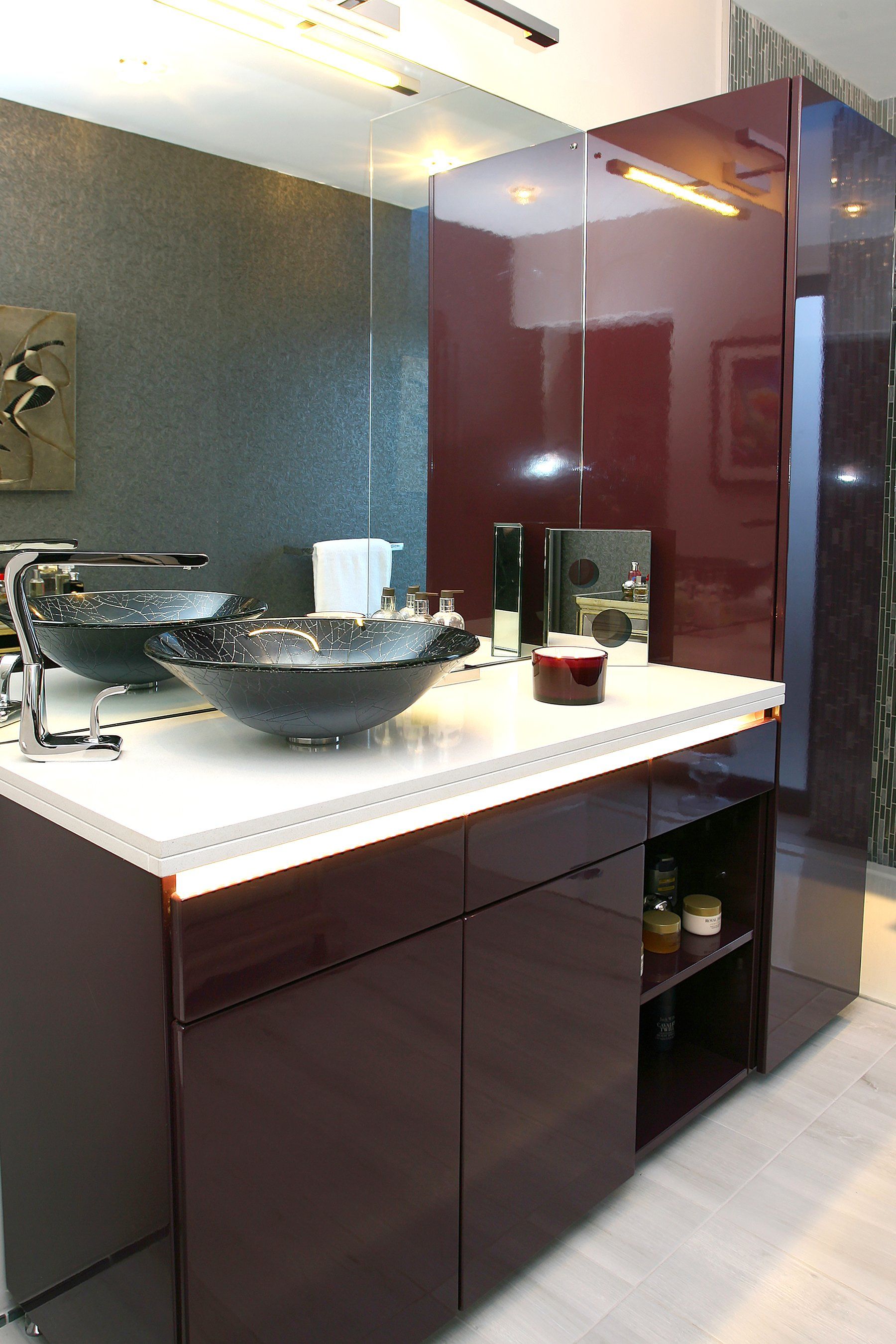A bathroom with two sinks and a mirror