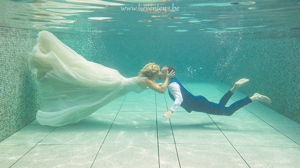 Onder water trouwfoto's voorbeelden