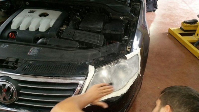 applicazione di luce nuova su auto