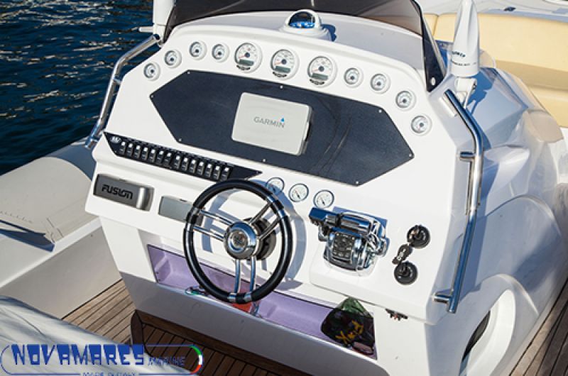 Nautilus 33 EFB plancia di comando