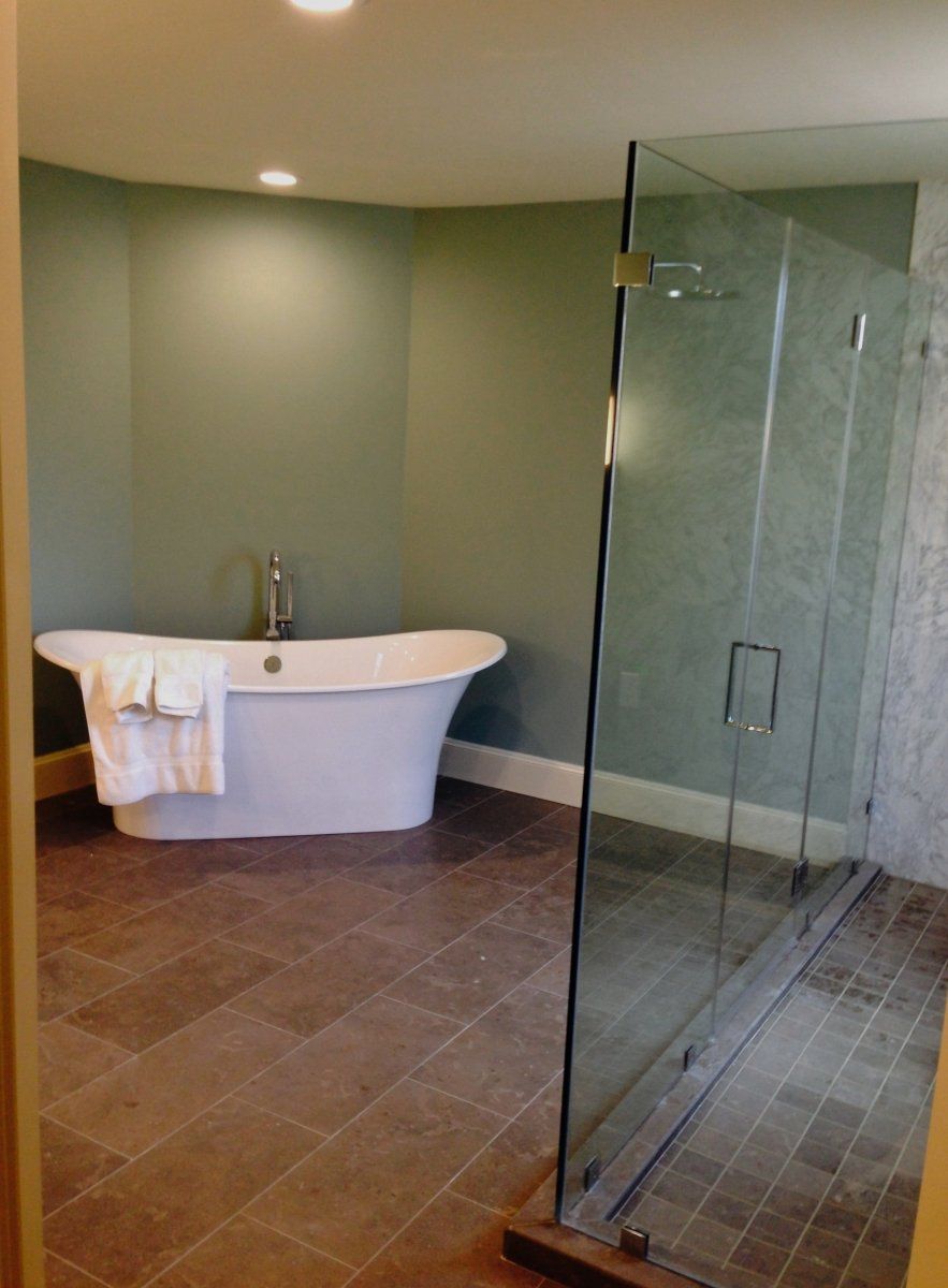 Bathtub — White Bathtub in Stafford, TX