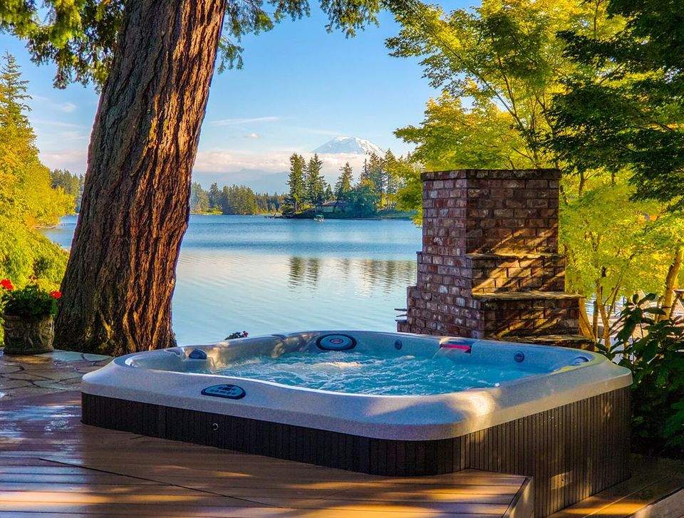 Plants Hot Tub — Kill Devil Hills, NC — East Coast Hot Tubs INC Plants Hot Tub — Kill Devil Hills, NC — East Coast Hot Tubs INC
