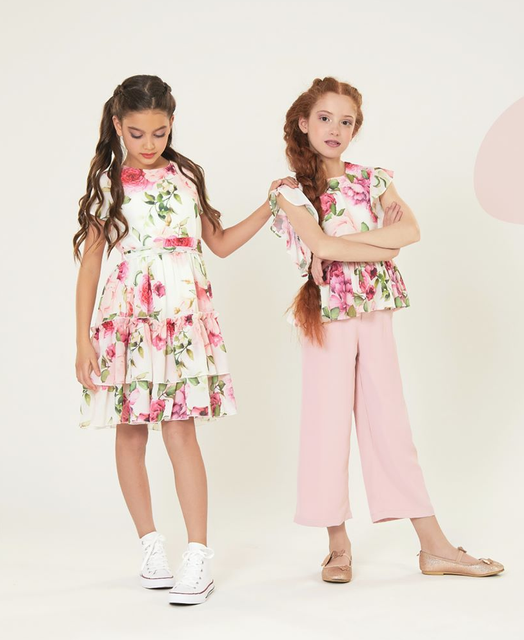 foto di bambina per pubblicità abbigliamento