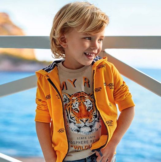 Foto pubblicitaria di vestiti per bambini