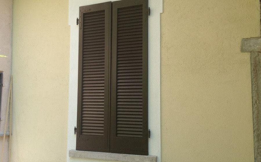 finestra in legno