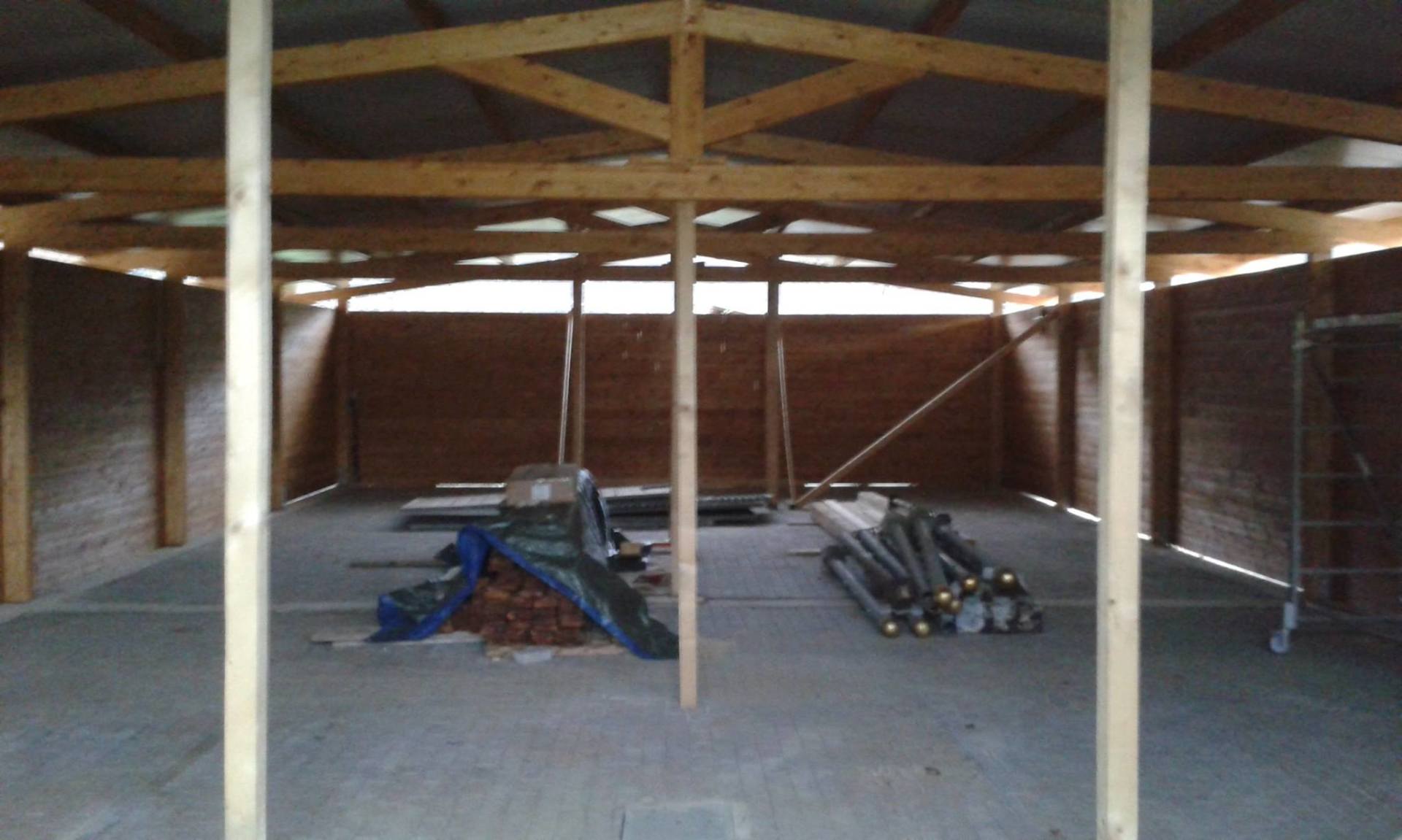 Tettoia in legno per capannone