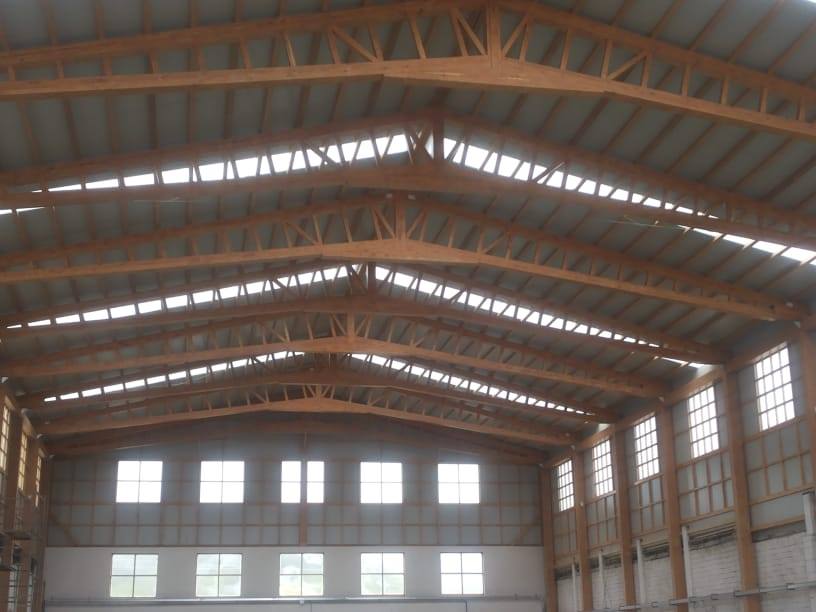 Tettoia in legno per fabbrica