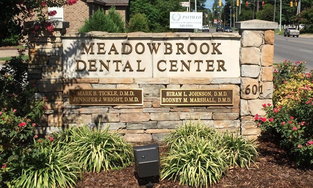 Outside Dental Office Sign | Top Family Dentist for Dental Implants | Tuscaloosa AL 35401