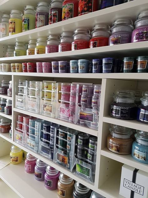 Scaffale con candele