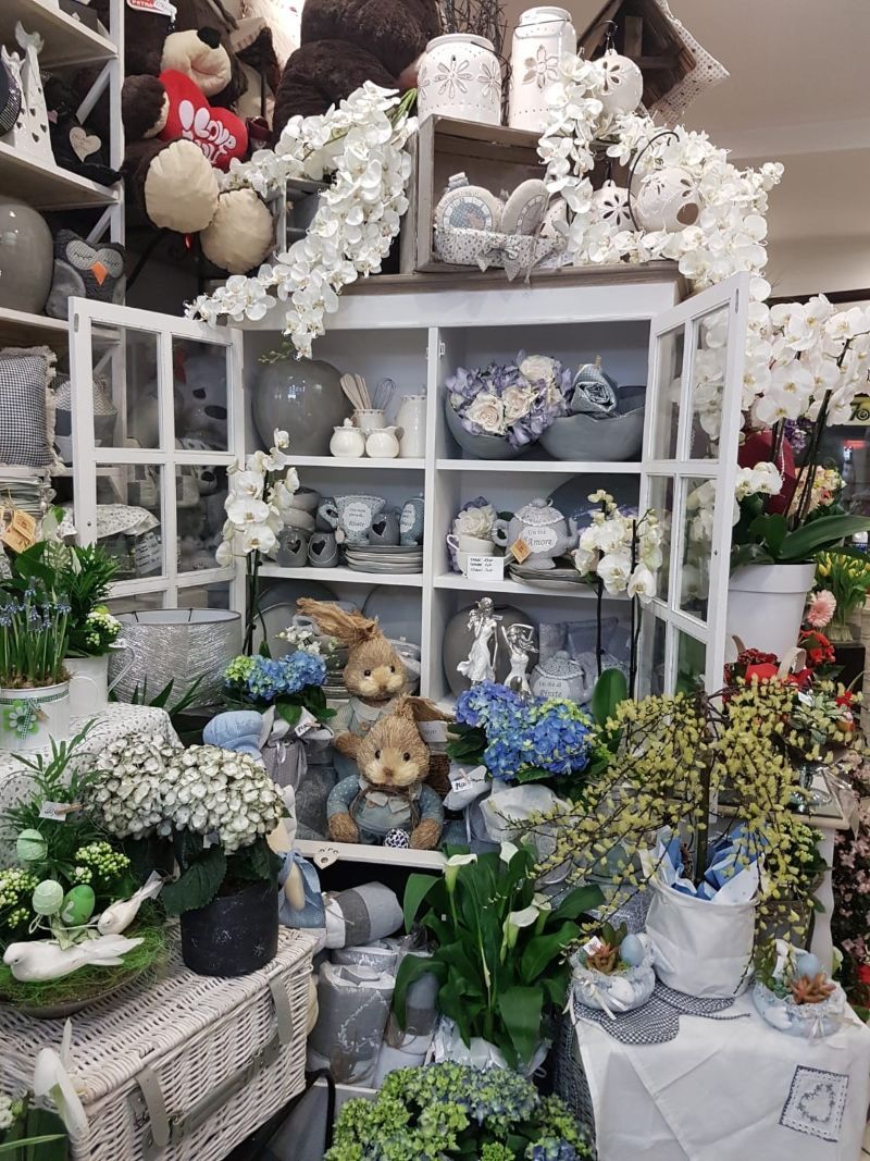 Assortimento di articoli per la casa