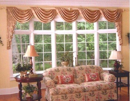 A living room with a couch and two lamps