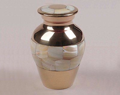 Cremation merchandise portion urn