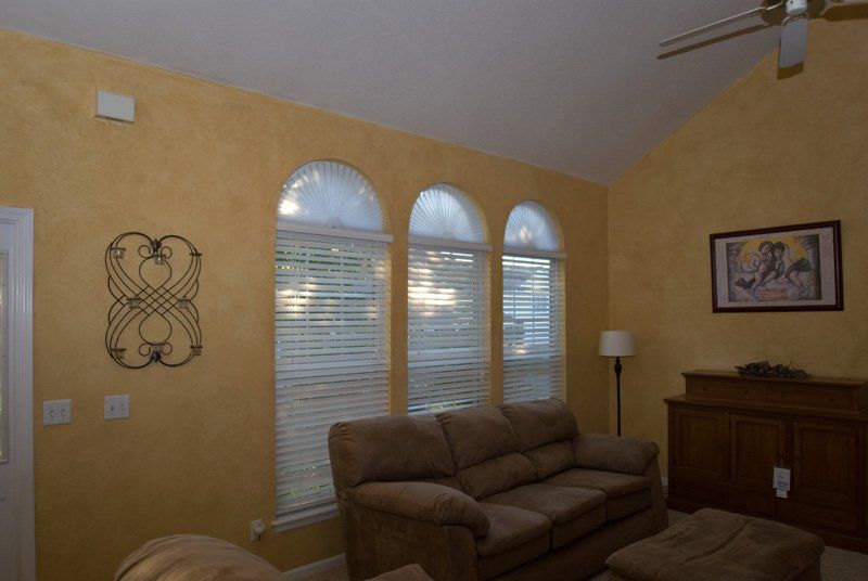 living room Venetian plaster walls