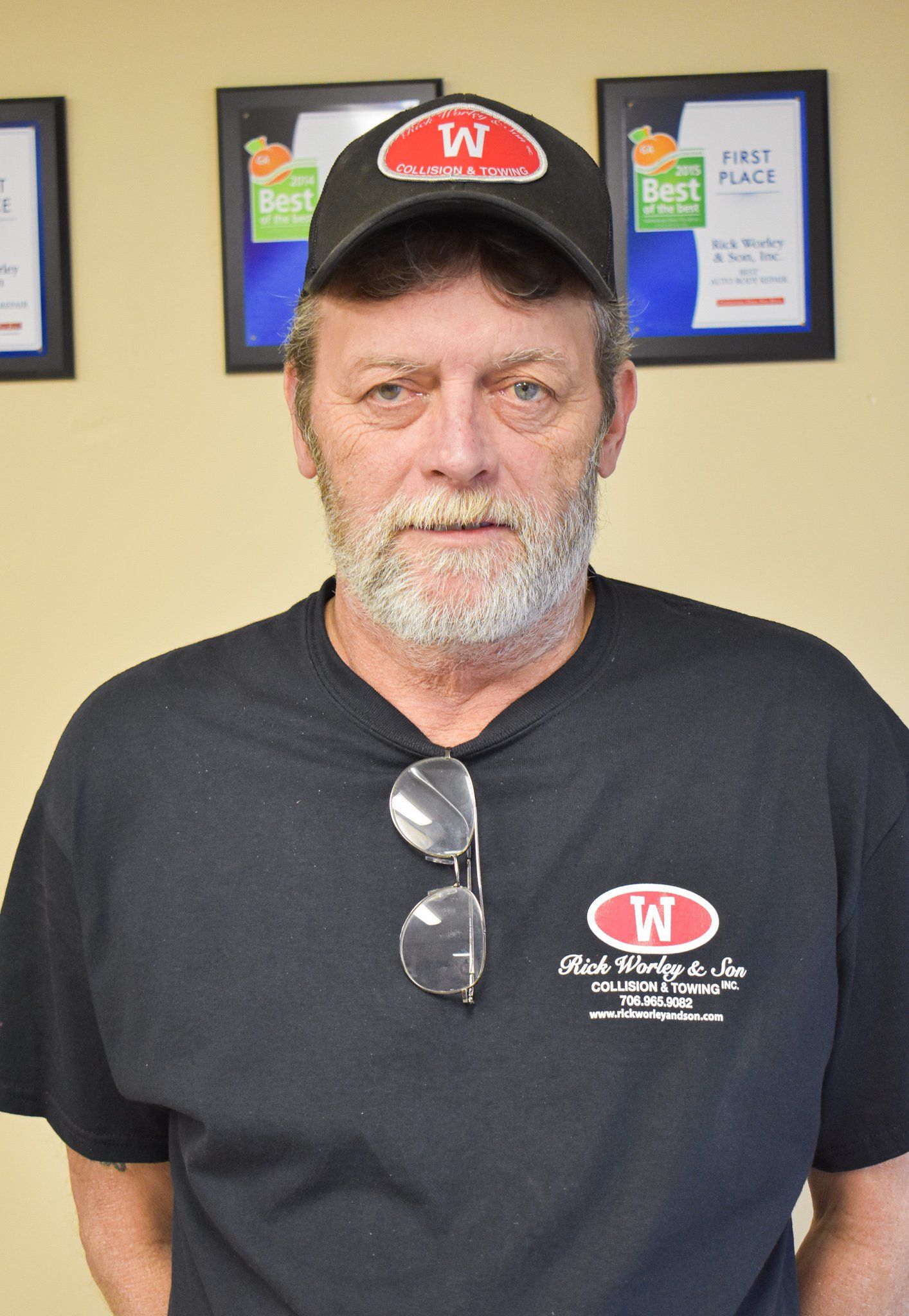 A man with a beard wearing a hat with the letter w on it