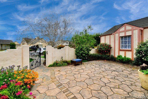 22 Santa Lucia Ave
