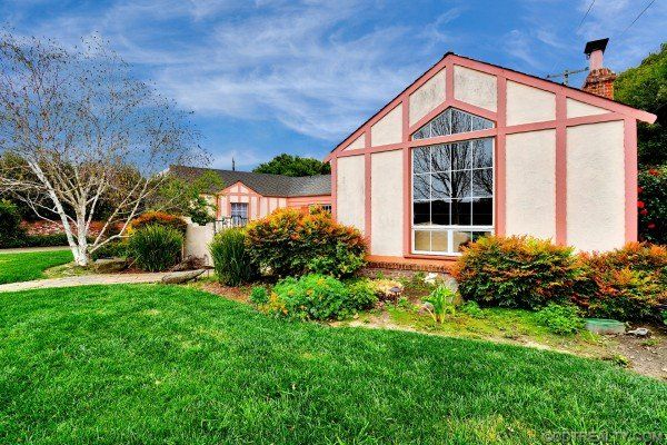 22 Santa Lucia Ave