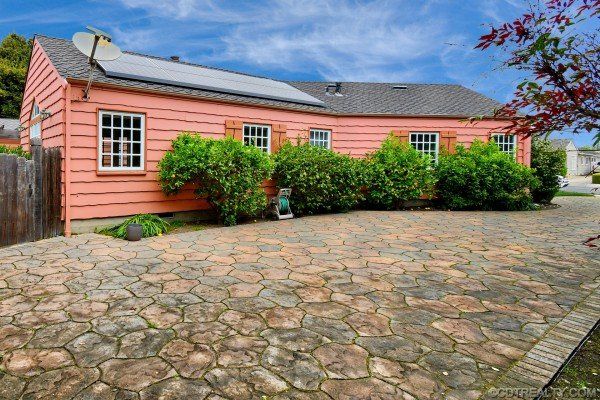 22 Santa Lucia Ave