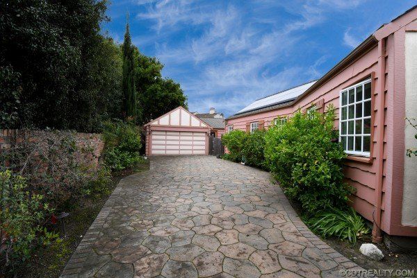 22 Santa Lucia Ave