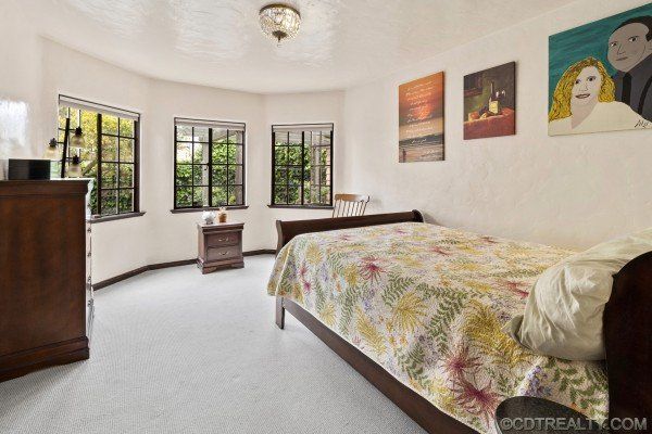 22 Santa Lucia Ave