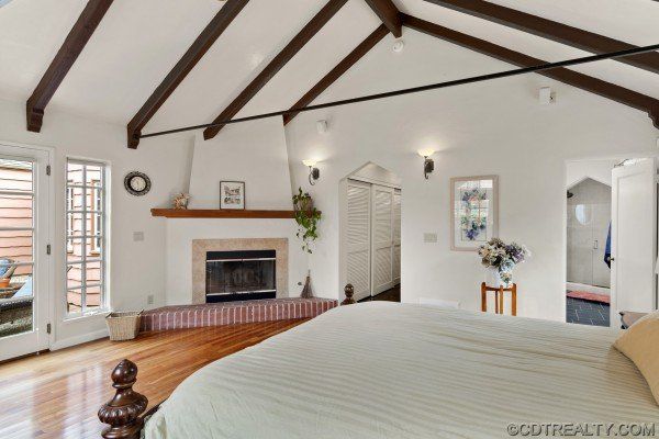 22 Santa Lucia Ave