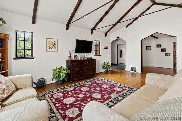 22 Santa Lucia Ave