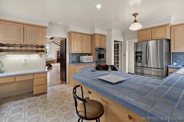 22 Santa Lucia Ave