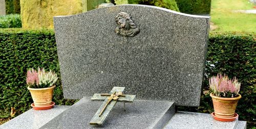 lapide in granito