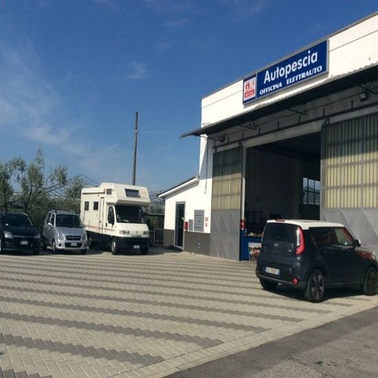 officina meccanica da fuori