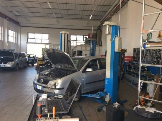 officina meccanica da dentro