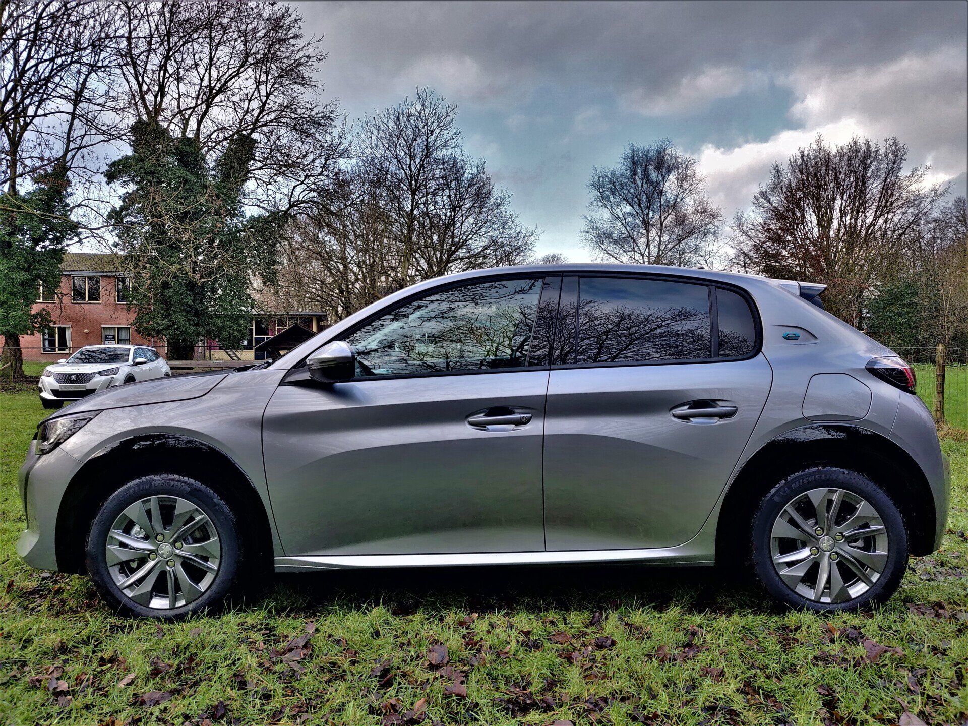 Peugeot e-208
