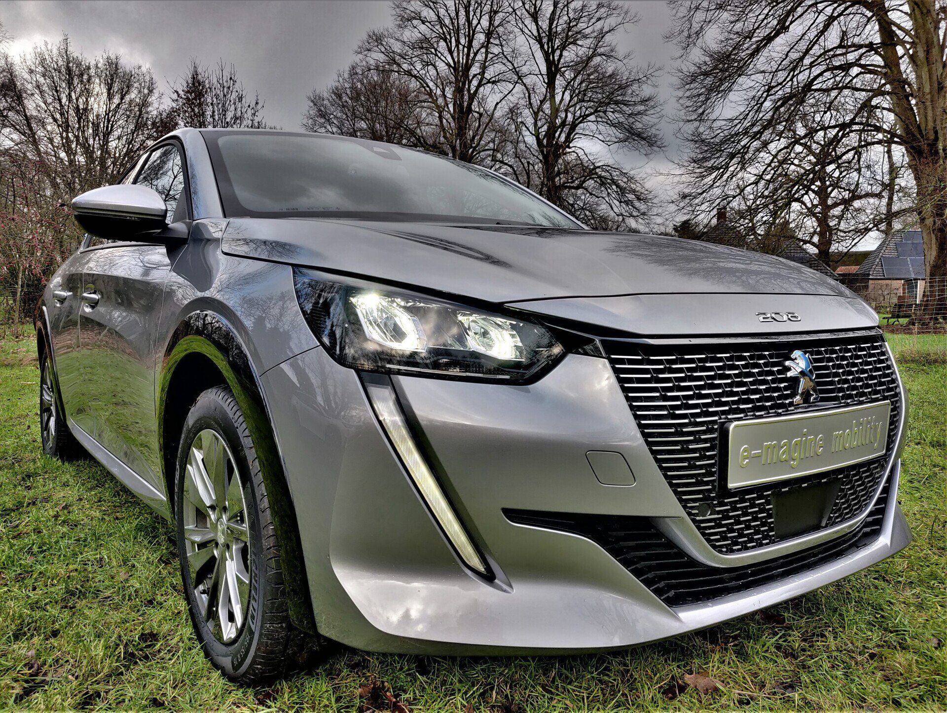 Peugeot e-208