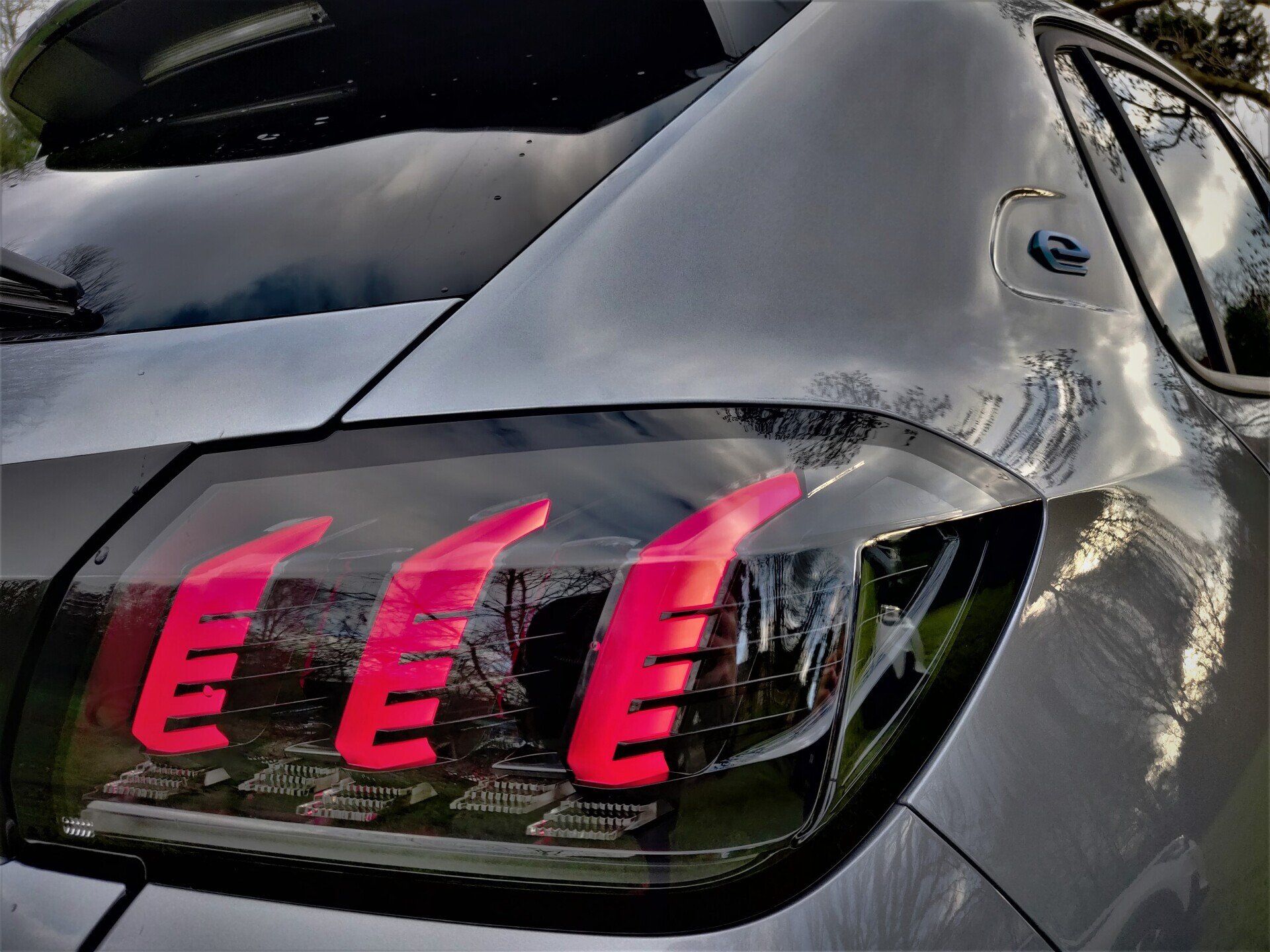 Peugeot e-208