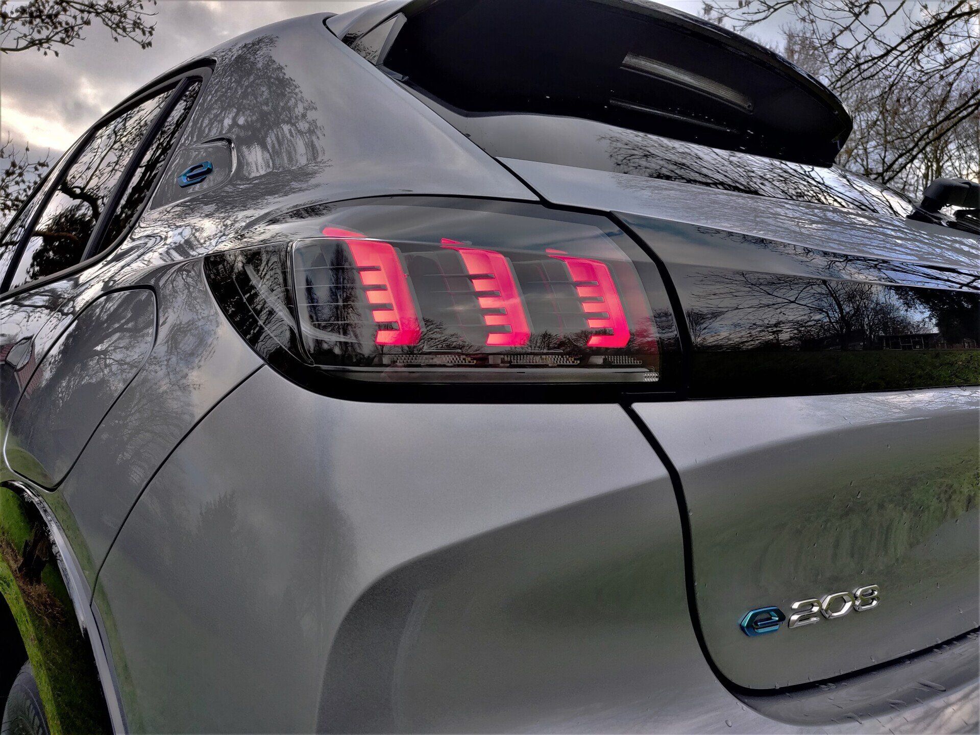 Peugeot e-208