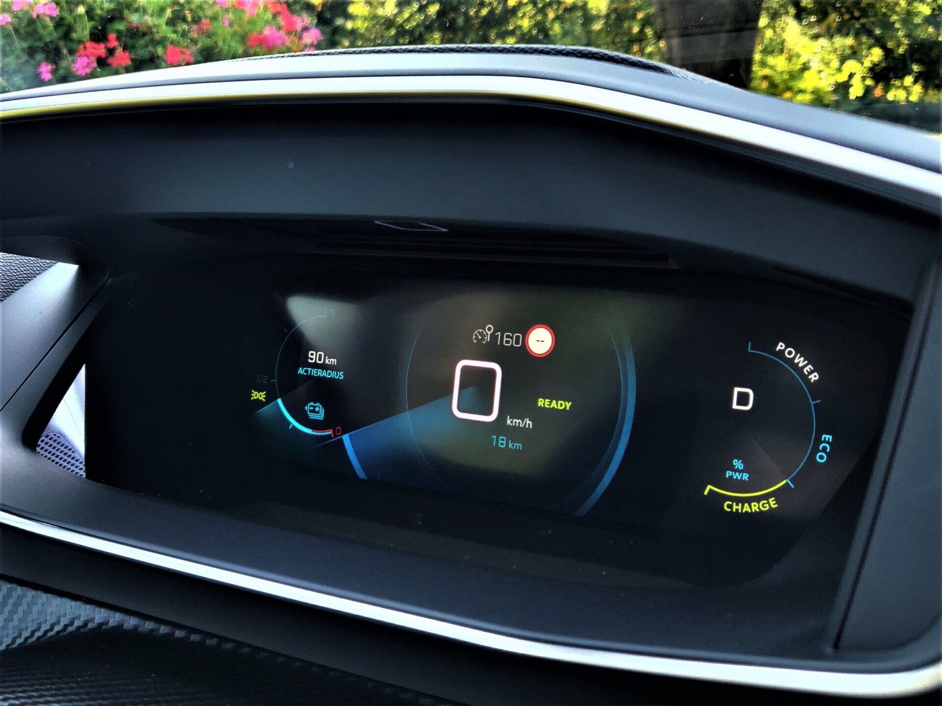 Peugeot e-208 teller